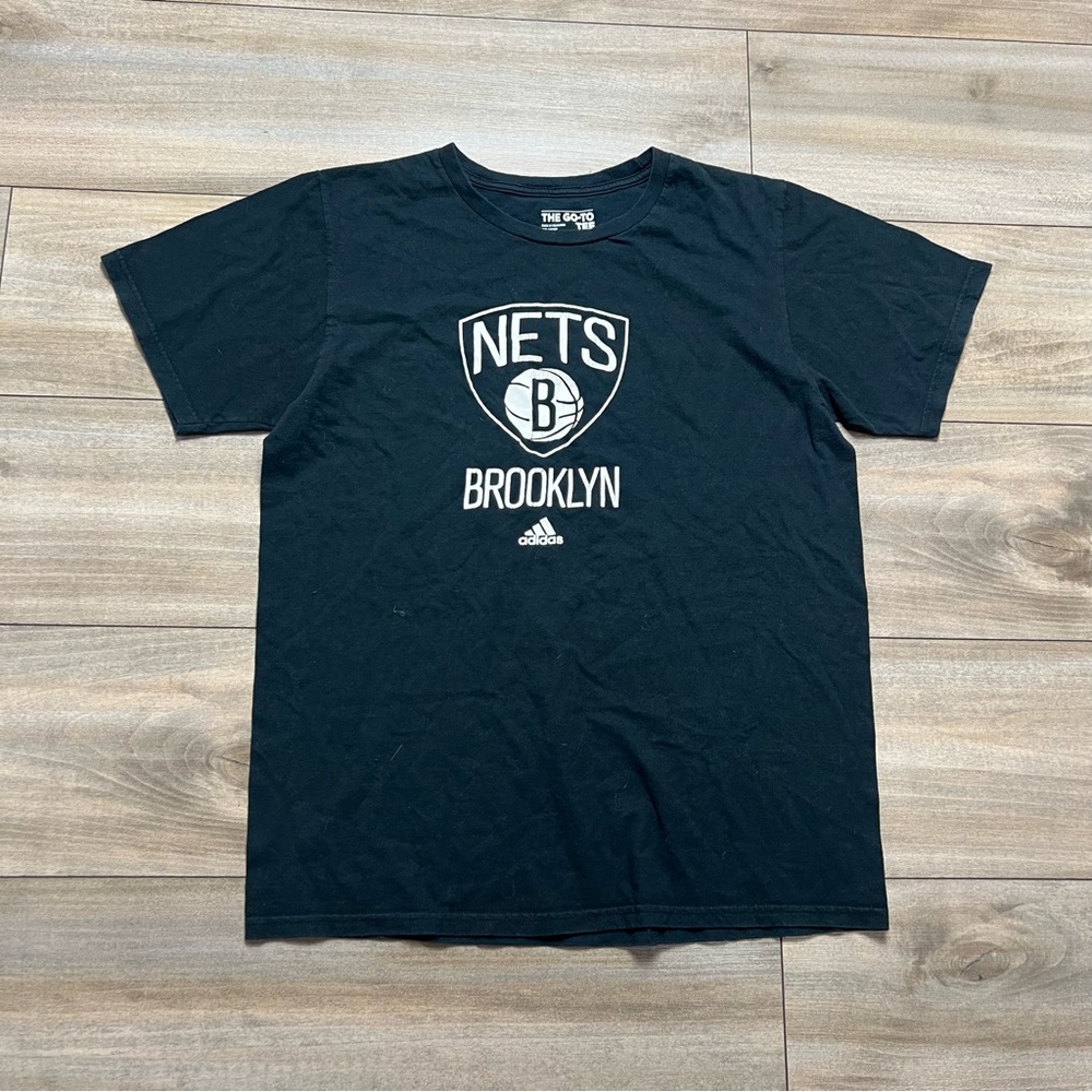 Adidas Mens Size M Brooklyn Nets NBA Sporty Basketball Graphic Black  T Shirt